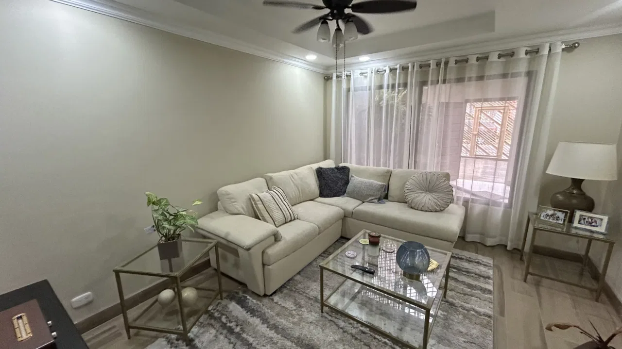 Home for Sale in Rohrmoser, Pavas – Spacious Layout & Private Terrace