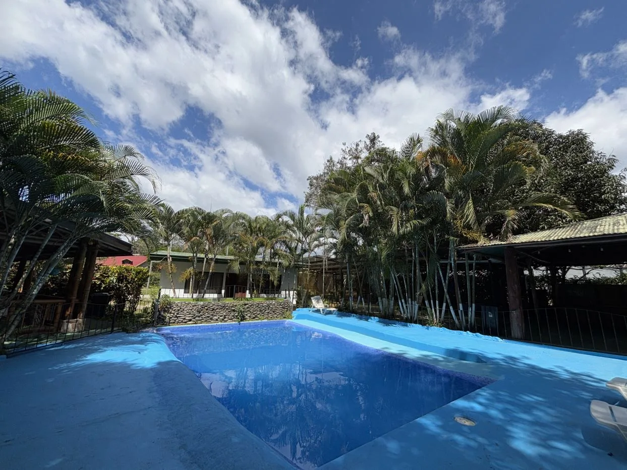 Income-producing event center with 2 homes, a restaurant &amp; event space – endless potential, photo 9