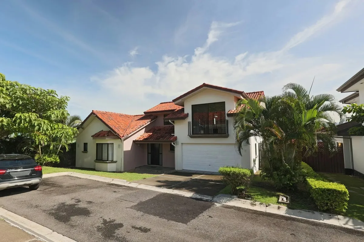 Colonial Luxury Residence in Valle del Sol, Santa Ana - 4DOR/3.5BA - 450 m2