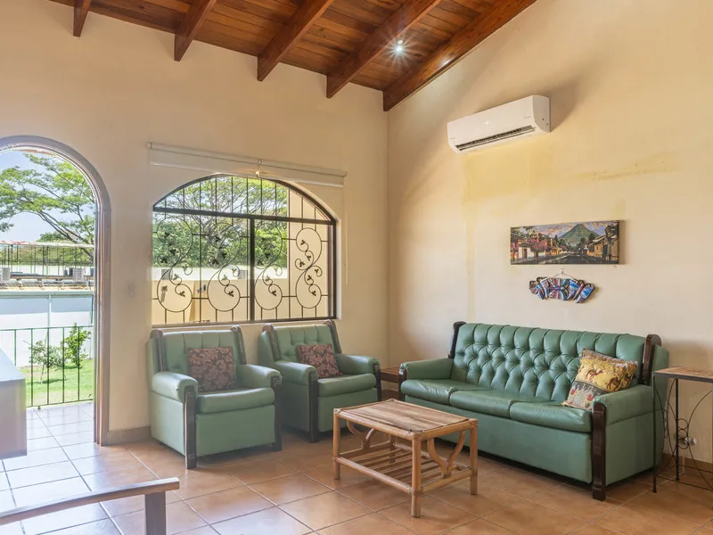 3 Bed Condo For Sale in Samara, photo 3