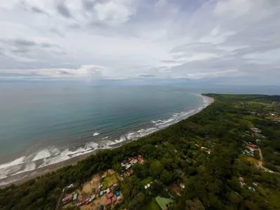 Terreno con título de propiedad a pocos pasos de la playa.
