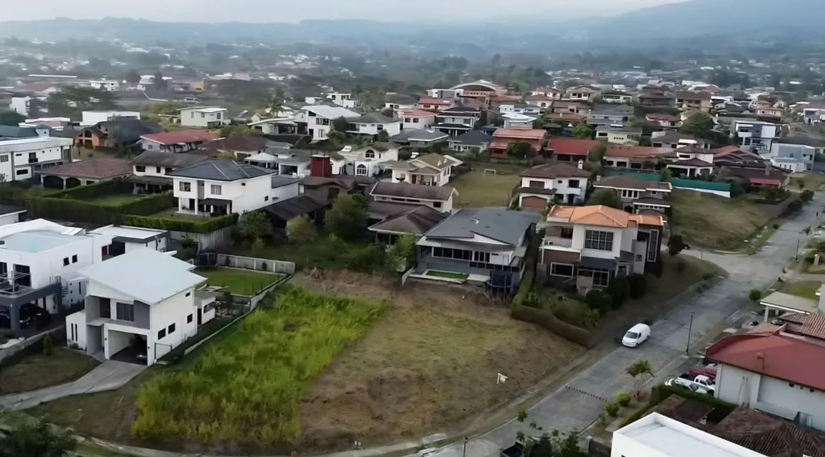 SE VENDE HERMONO LOTE EN LOMAS DE ZURQUI SAN ISIDRO DE HEREDIA