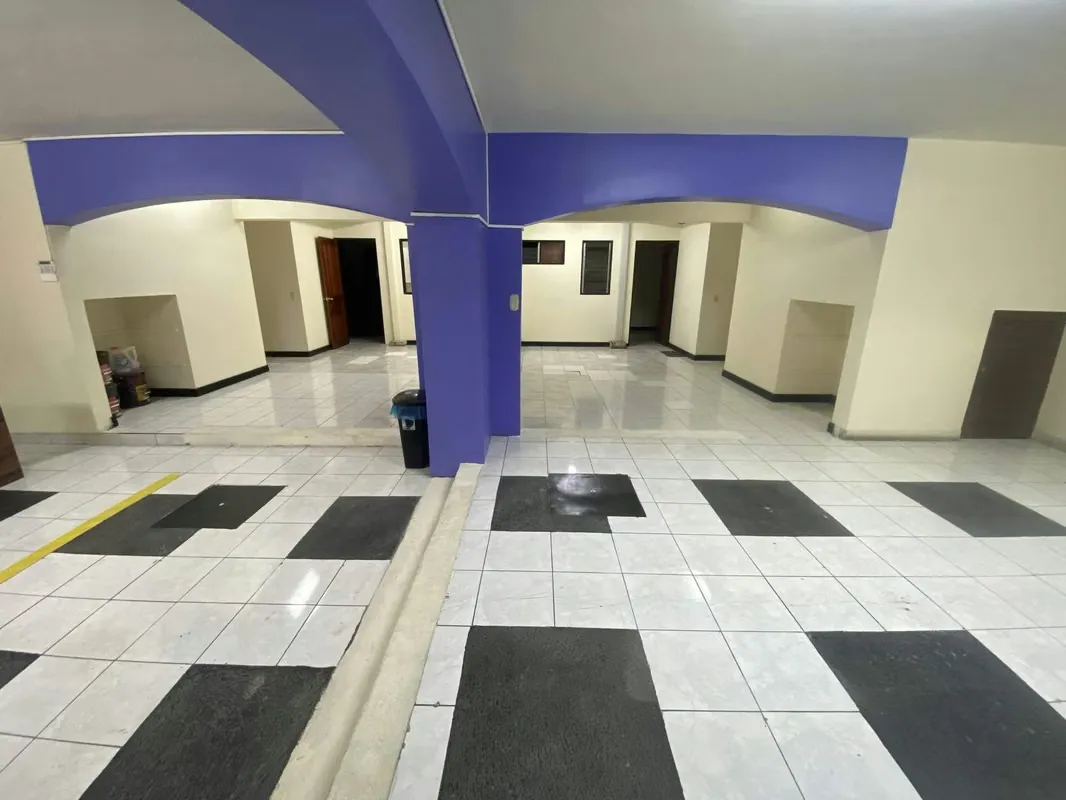 Se alquila espectacular local comercial en La Sabana, zona de alta demanda y prestigio. Este inmueble esquinero de 895 m2 ofrece un amplio ..., photo 3