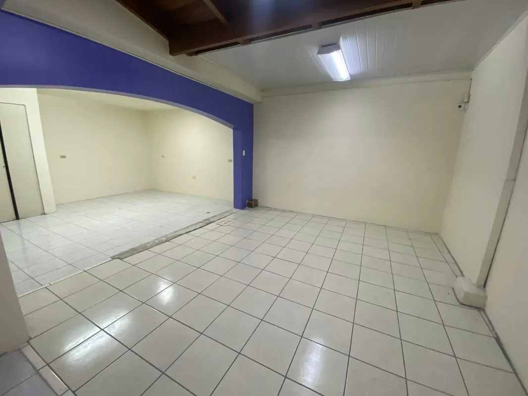 Se alquila espectacular local comercial en La Sabana, zona de alta demanda y prestigio. Este inmueble esquinero de 895 m2 ofrece un amplio ..., photo 7