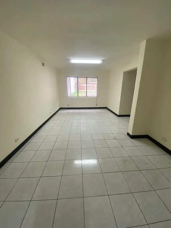 Se alquila espectacular local comercial en La Sabana, zona de alta demanda y prestigio. Este inmueble esquinero de 895 m2 ofrece un amplio ..., photo 8