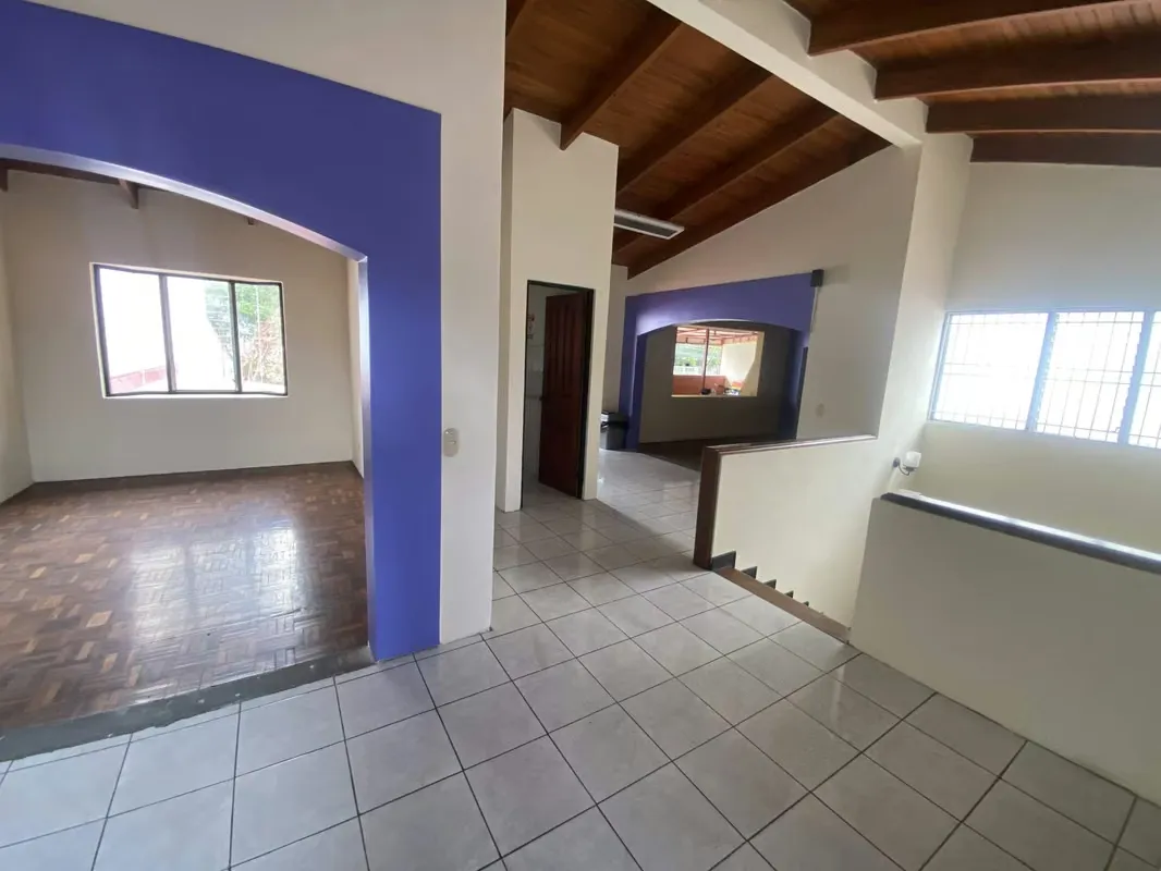 Se alquila espectacular local comercial en La Sabana, zona de alta demanda y prestigio. Este inmueble esquinero de 895 m2 ofrece un amplio ..., photo 9