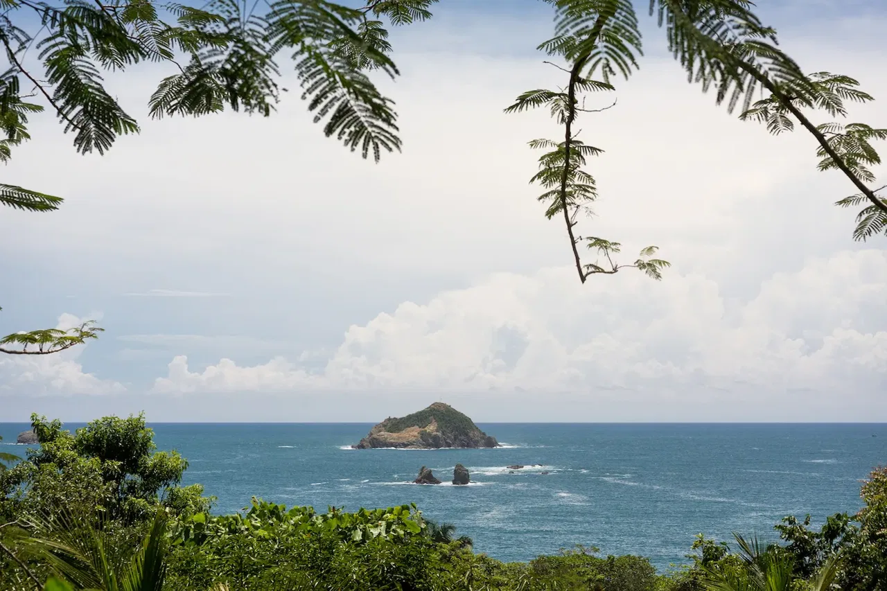 Unique beachfront hotel in Manuel Antonio