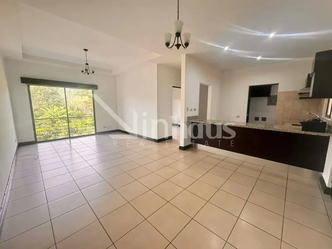 La sensación de amplitud que se percibe en este apartamento y la insuperable vista a las montañas. El diseño interior distribuye dos habitaciones amplias, la principal con walking ..., photo 3