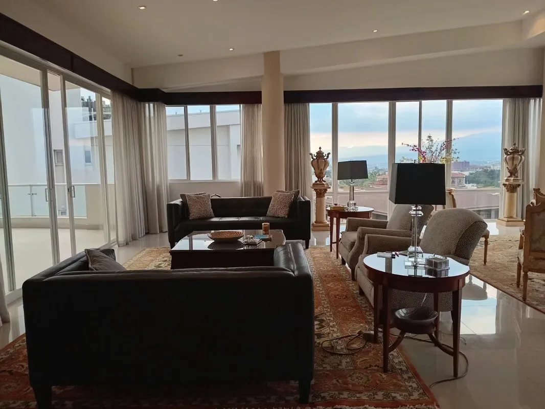 Vive en la cima del lujo y la comodidad con este impresionante penthouse de 350 m² en el piso 9, que ofrece una vista panorámica inigualable. Ideal para quienes buscan espacio, ..., photo 3