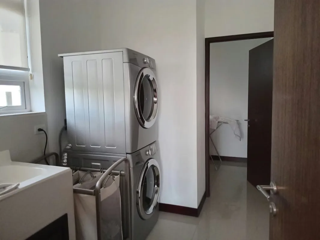 Vive en la cima del lujo y la comodidad con este impresionante penthouse de 350 m² en el piso 9, que ofrece una vista panorámica inigualable. Ideal para quienes buscan espacio, ..., photo 9