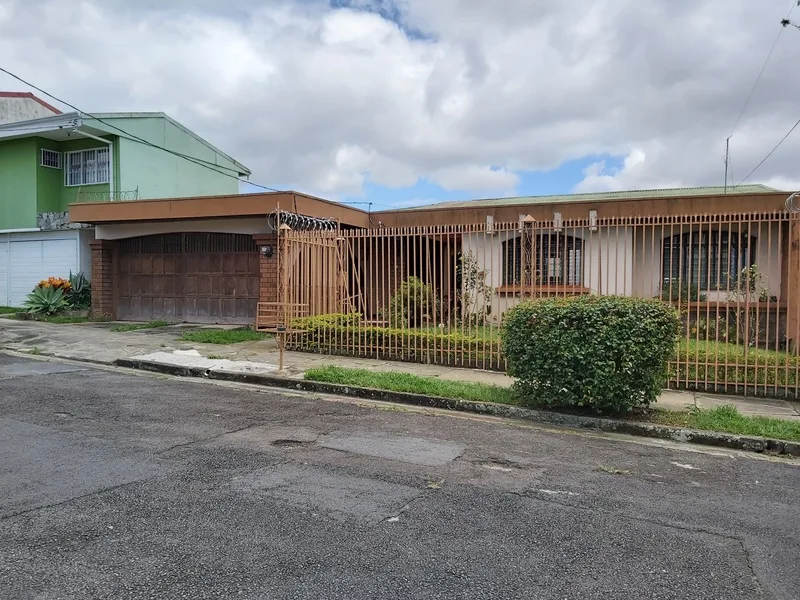 5 Bed Single Family Homes To Rent in Zapote