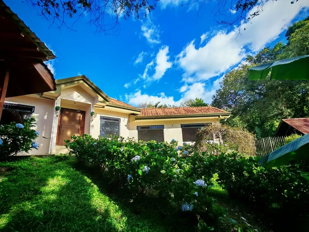 Residential House for Sale in Los Alpes de Coronado