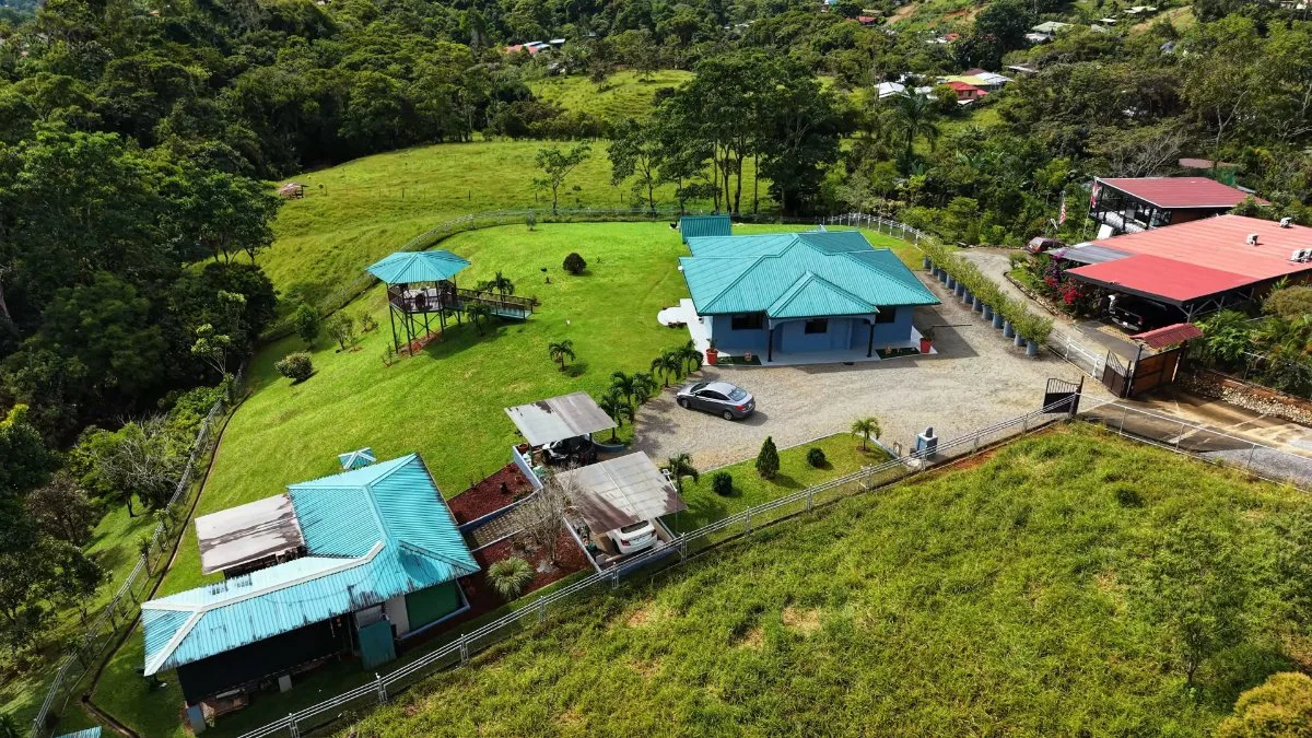 Casa de Campo en Venta en Miravalles, Pérez Zeledón | 3.500 m² con Vista a Los Crestones - Venta en Pérez Zeledón