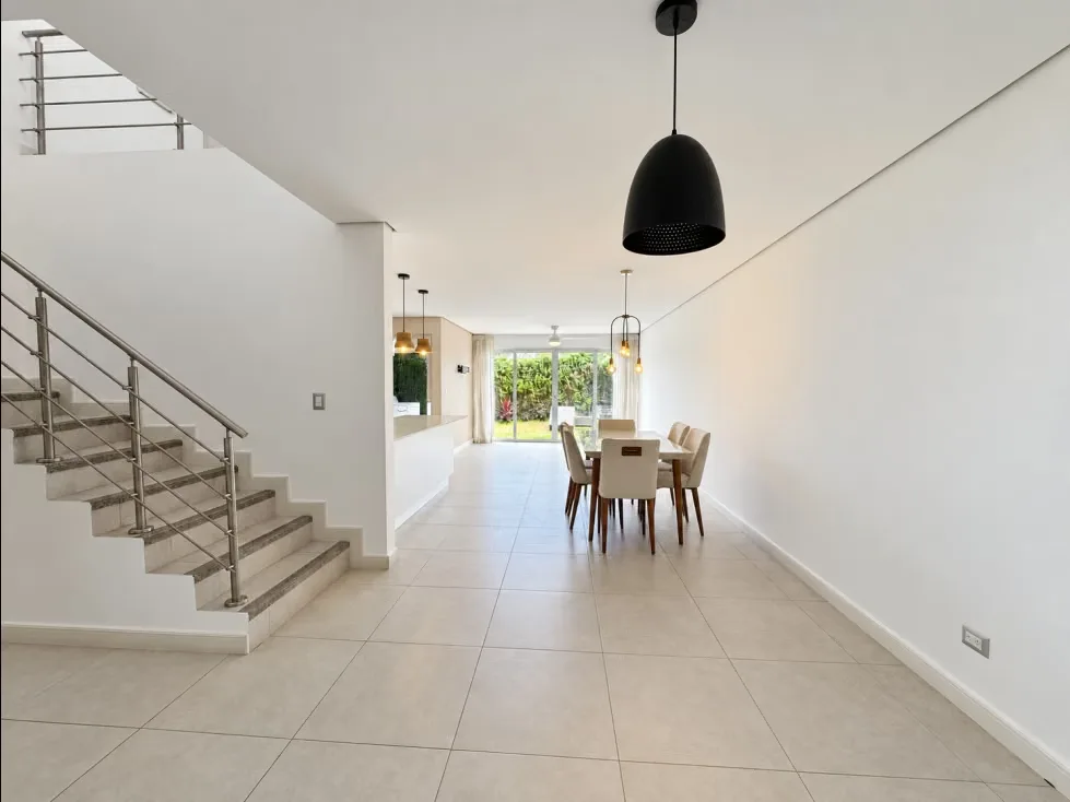 Casa en Condominio con línea blanca en Guachipelín, Escazú
