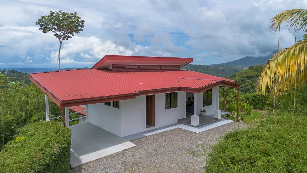 PROPERTY WITH TWO BEDROOM AND PANORAMIC MOUNTAINS VIEWS CASA BLANCA, IN PLATANILLO – 0.99 ACRES