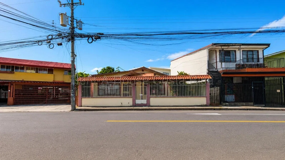 Venta de Lote COMERCIAL en Montes de Oca-San Pedro. RAH 27-137 - Venta en Montes de Oca