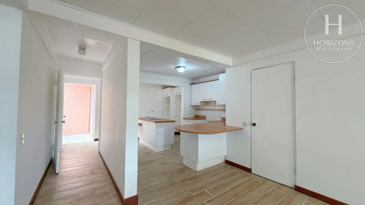 Rental price: 525,000 per month + Guarantee deposit of 525,000 (not including services) First level apartment - 2 rooms + office / studio - 2 full bathrooms - 1 covered parking with ..., photo 11