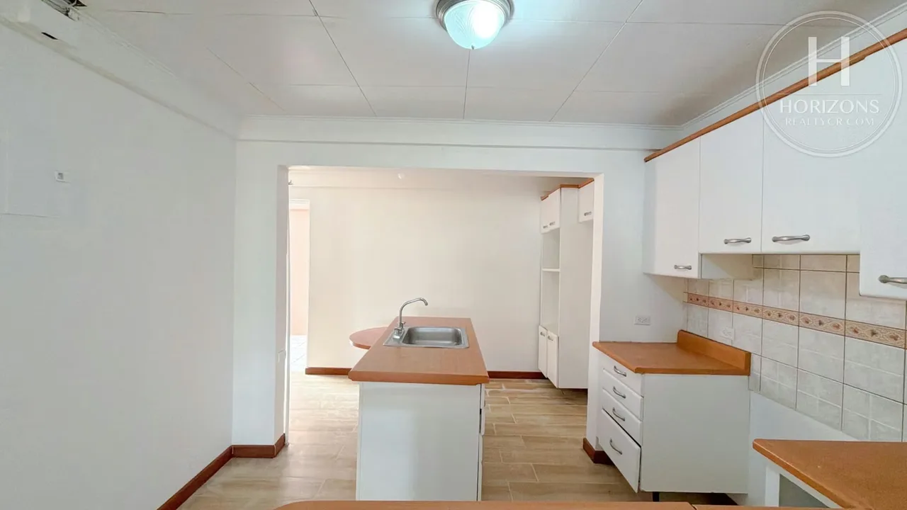 Rental price: 525,000 per month + Guarantee deposit of 525,000 (not including services) First level apartment - 2 rooms + office / studio - 2 full bathrooms - 1 covered parking with ..., photo 4