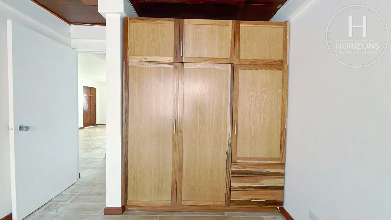 Rental price: 525,000 per month + Guarantee deposit of 525,000 (not including services) First level apartment - 2 rooms + office / studio - 2 full bathrooms - 1 covered parking with ..., photo 8