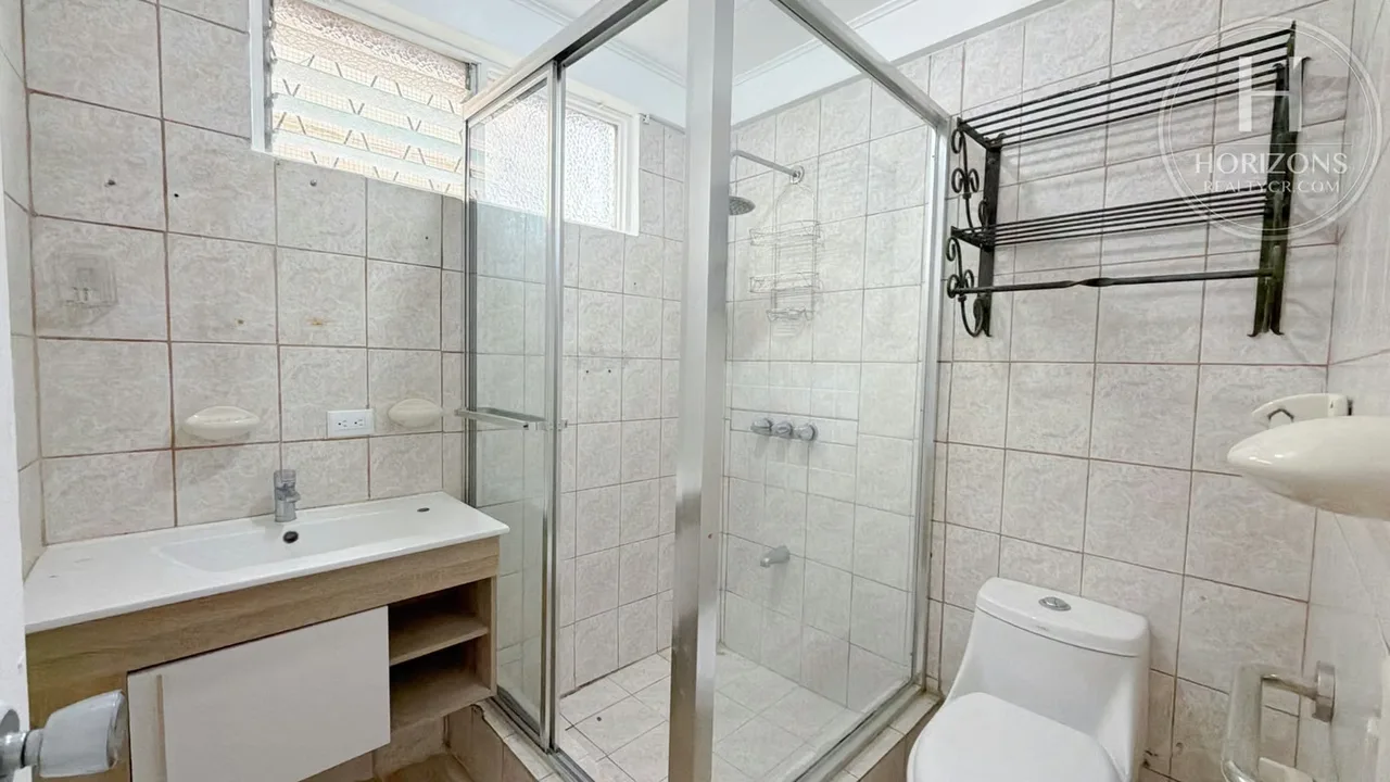 Rental price: 525,000 per month + Guarantee deposit of 525,000 (not including services) First level apartment - 2 rooms + office / studio - 2 full bathrooms - 1 covered parking with ..., photo 9
