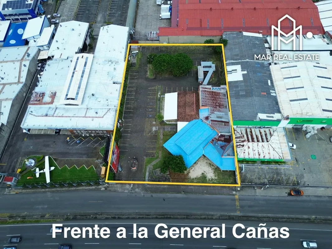 Esta propiedad comercial e industrial, estratégicamente ubicada en La Uruca, San José, frente a la paralela de la Autopista General Cañas, representa una oportunidad excepcional para ...