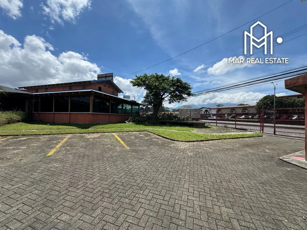 Esta propiedad comercial e industrial, estratégicamente ubicada en La Uruca, San José, frente a la paralela de la Autopista General Cañas, representa una oportunidad excepcional para ..., photo 8
