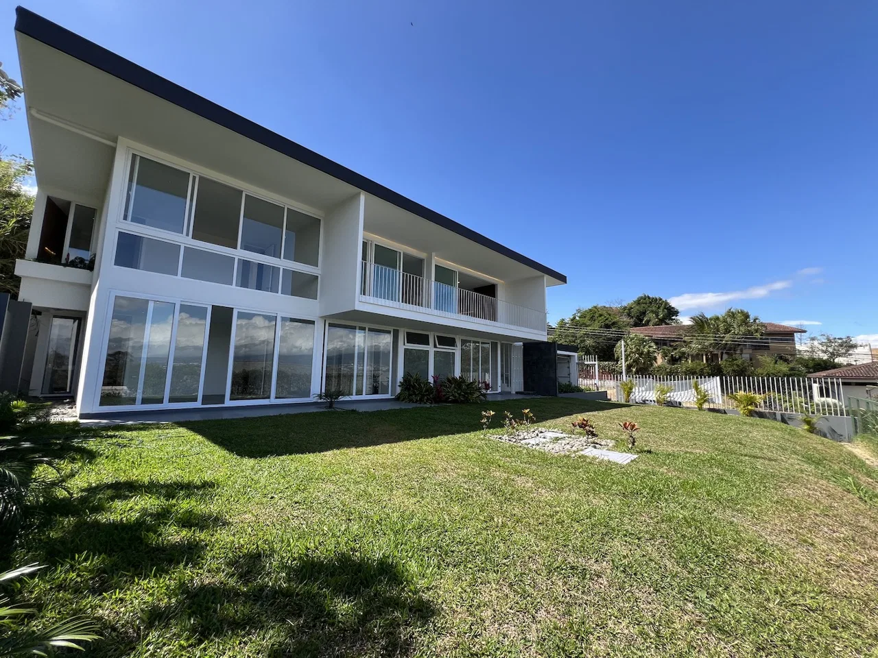 Sale, Contemporary New Home with Spectacular Views in Jaboncillos de Escazú