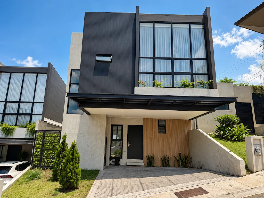 Casa de 3 Habitaciones con Línea blanca en NAIA Guachipelín