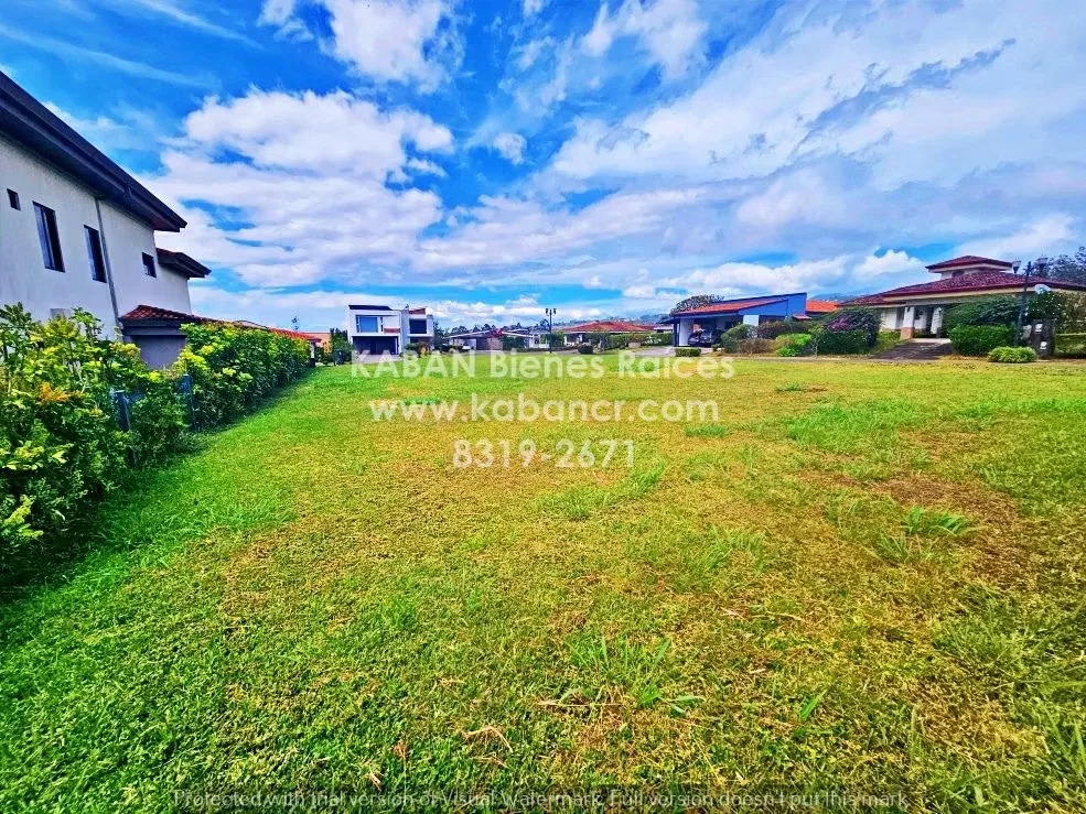 Premium land for sale in exclusive Heredia condominium