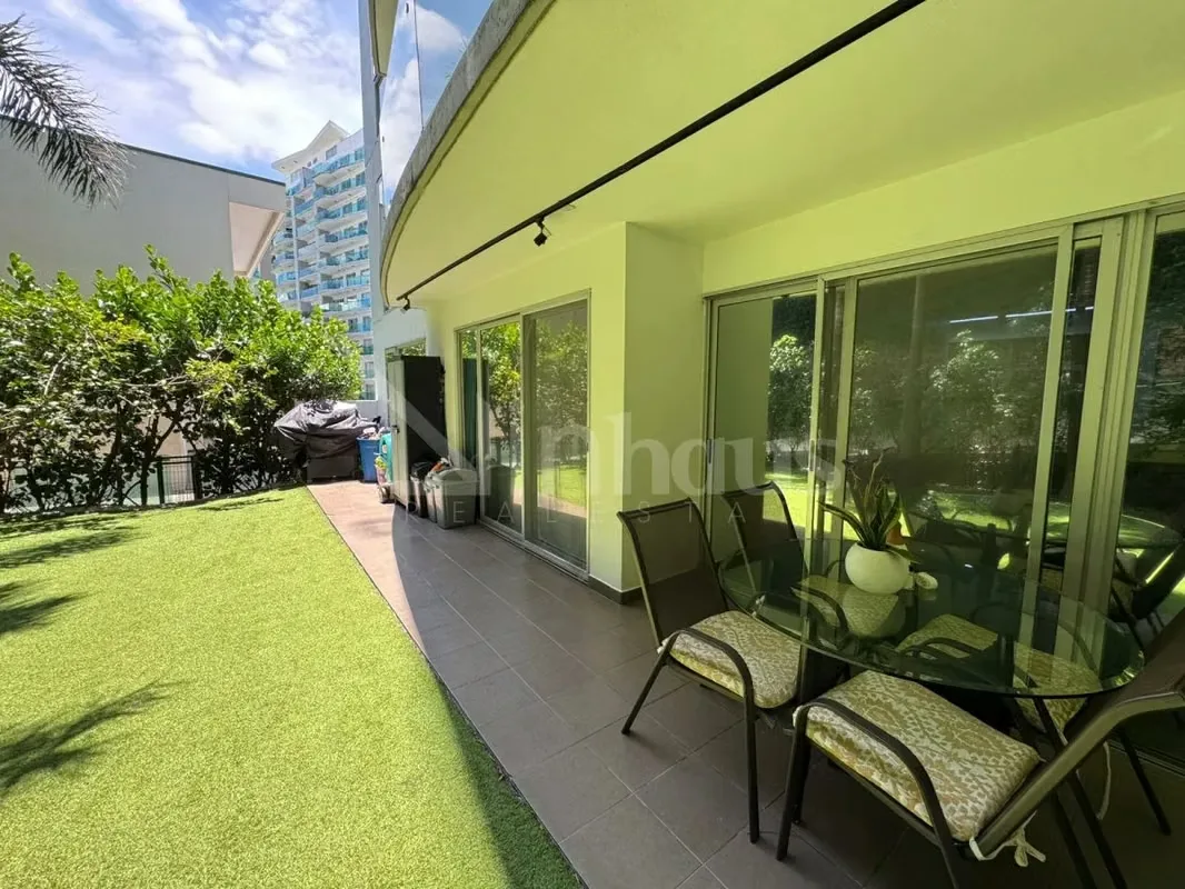 Este apartamento en planta baja destaca por su diseño funcional y su acceso directo a un amplio jardín privado., photo 12