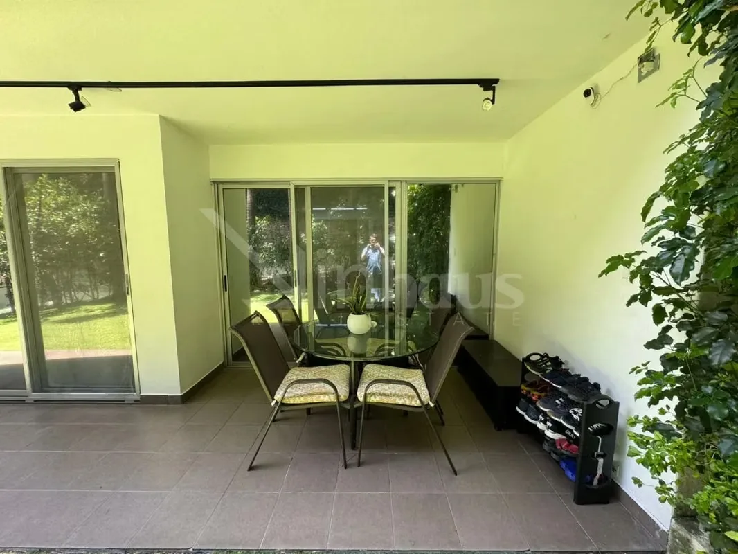 Este apartamento en planta baja destaca por su diseño funcional y su acceso directo a un amplio jardín privado., photo 13