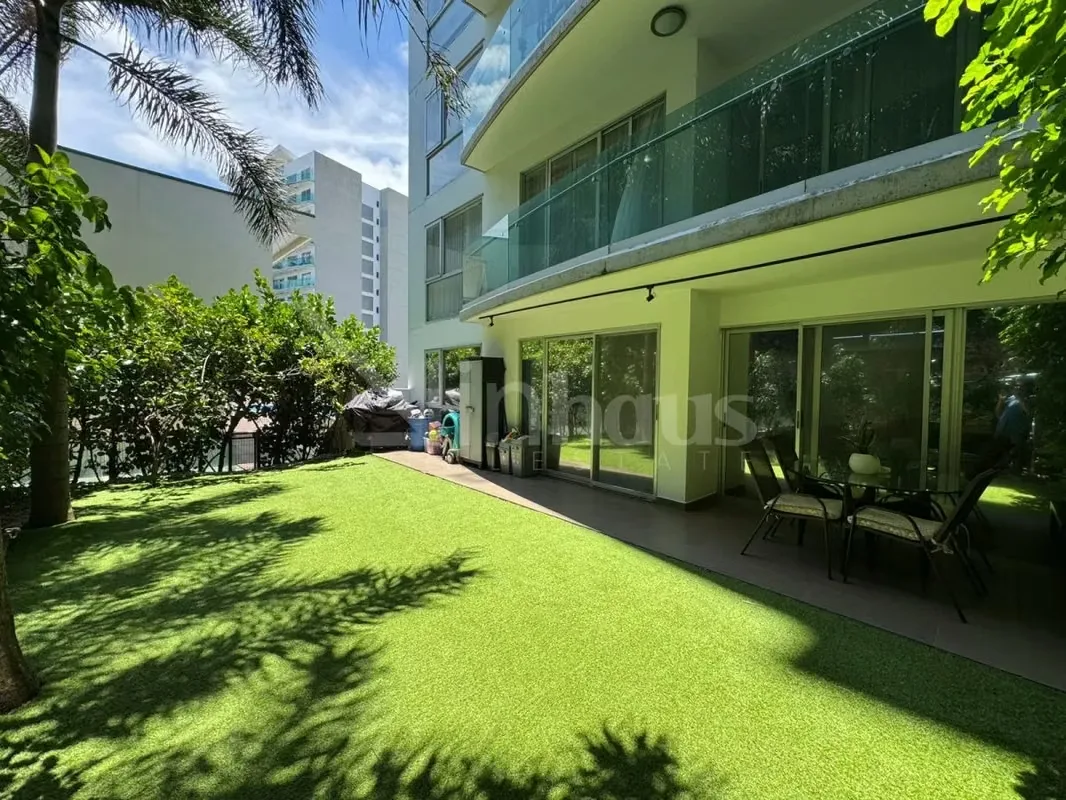 Este apartamento en planta baja destaca por su diseño funcional y su acceso directo a un amplio jardín privado., photo 14