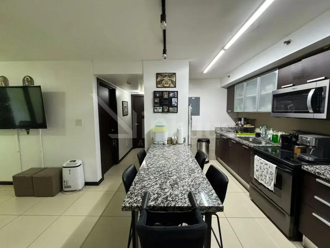 Este apartamento en planta baja destaca por su diseño funcional y su acceso directo a un amplio jardín privado., photo 4