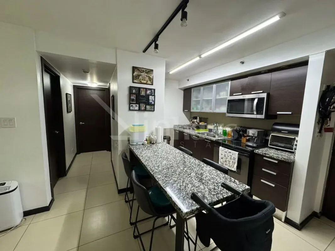 Este apartamento en planta baja destaca por su diseño funcional y su acceso directo a un amplio jardín privado., photo 6