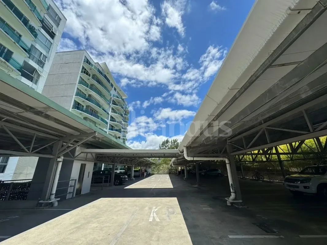 Este apartamento en planta baja destaca por su diseño funcional y su acceso directo a un amplio jardín privado., photo 9
