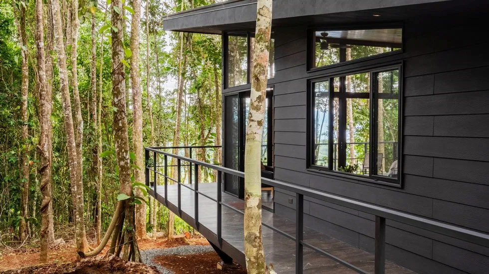 MODERN MOUNTAIN VILLAS PLUS CARETAKER’S CABIN ABOVE TRANQUIL PACUARITO AREA – 3.5 ACRES