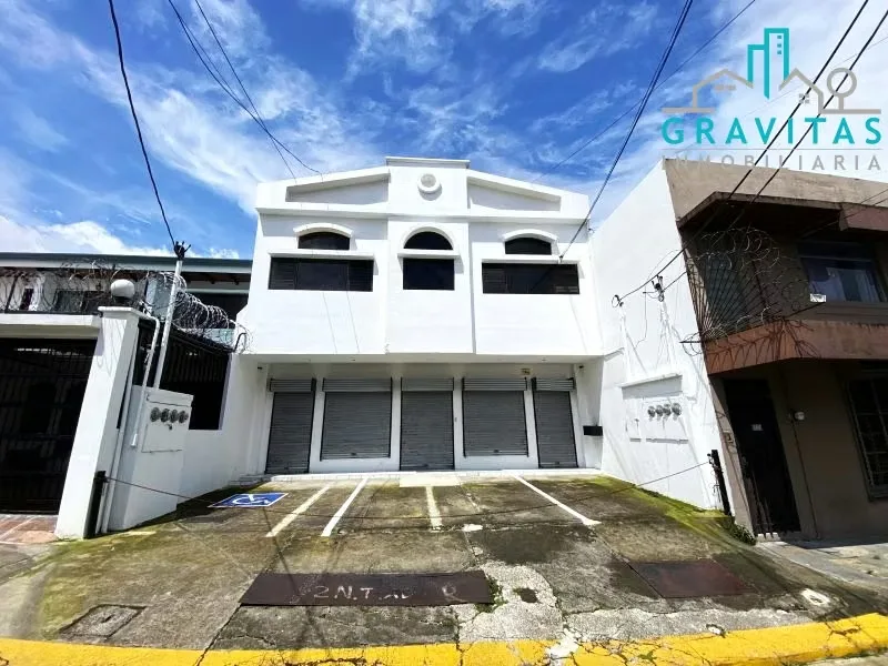 Building in San Pedro neighborhood Francisco Peralta, ideal for offices or educational center.