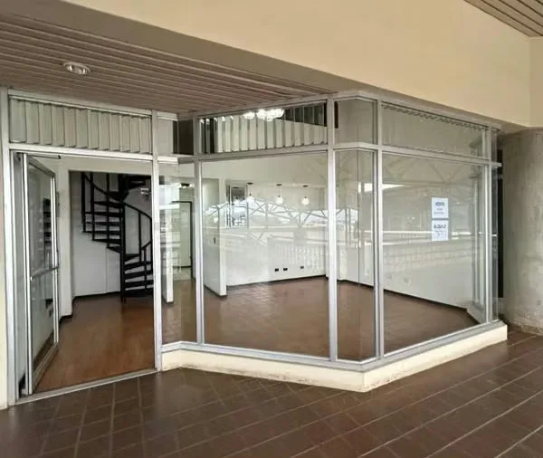 Oportunidad Única de Alquiler Comercial en Rohrmoser, San José.