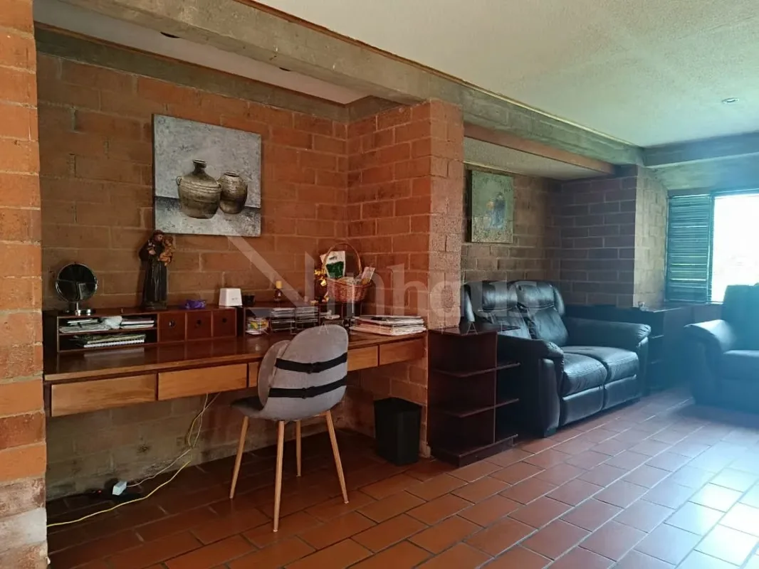 Se alquila residencia independiente ubicada en San Antonio de Escazú, concebida bajo un lenguaje arquitectónico que integra ladrillo, concreto, madera y naturaleza en un entorno de ..., photo 14