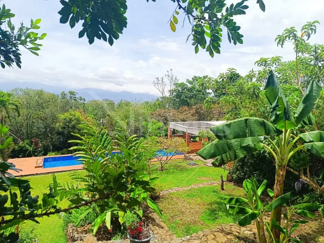 Se alquila residencia independiente ubicada en San Antonio de Escazú, concebida bajo un lenguaje arquitectónico que integra ladrillo, concreto, madera y naturaleza en un entorno de ..., photo 7