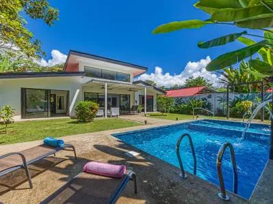 Residencia moderna tropical cerca del Parque Nacional Marino Ballena