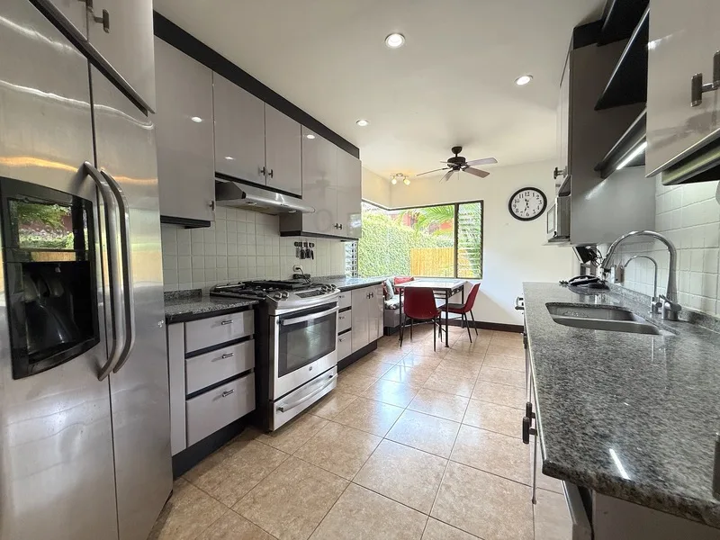 3 Bed Single Family Homes For Sale in Santa Ana, photo 6