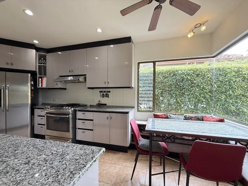 3 Bed Single Family Homes For Sale in Santa Ana, photo 7