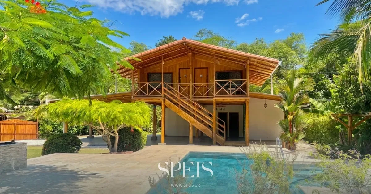 Disfrute de la tranquilidad del Pacífico en una propiedad ideal para vacacionar, vivir o invertir. Con una amplia piscina privada y a pocos minutos de Playa Pájaros, esta casa ofrece ...