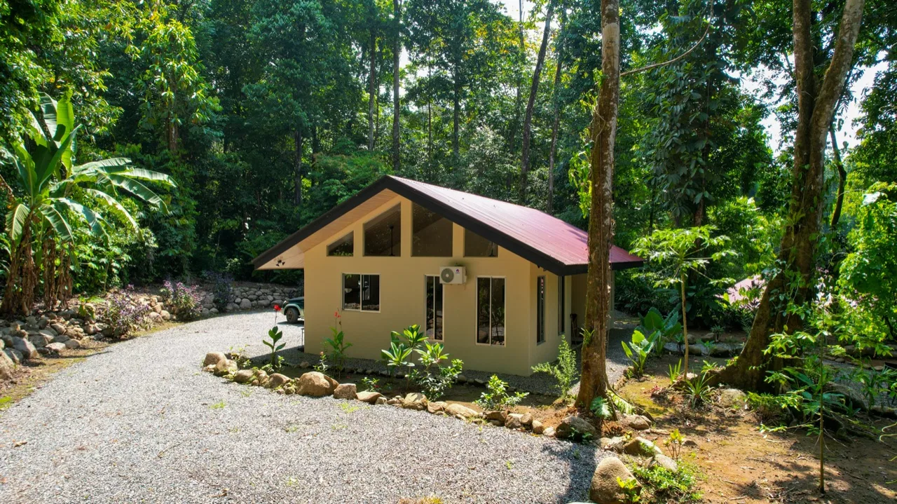 TROPICAL RIVERFRONT ESTATE IN CINCO VENTANAS – 5.65 ACRES WITH MULTIPLE HOMES, BUILD SITES & JUNGLE OASIS, photo 11