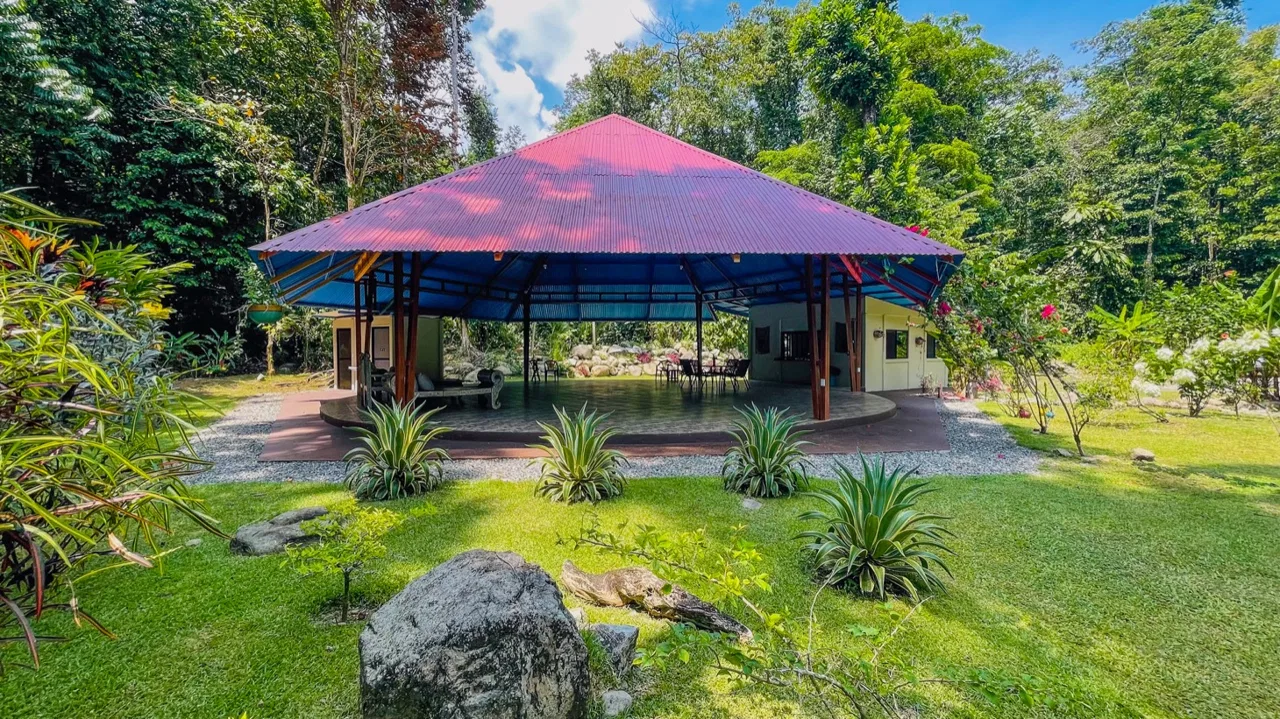 TROPICAL RIVERFRONT ESTATE IN CINCO VENTANAS – 5.65 ACRES WITH MULTIPLE HOMES, BUILD SITES & JUNGLE OASIS, photo 15