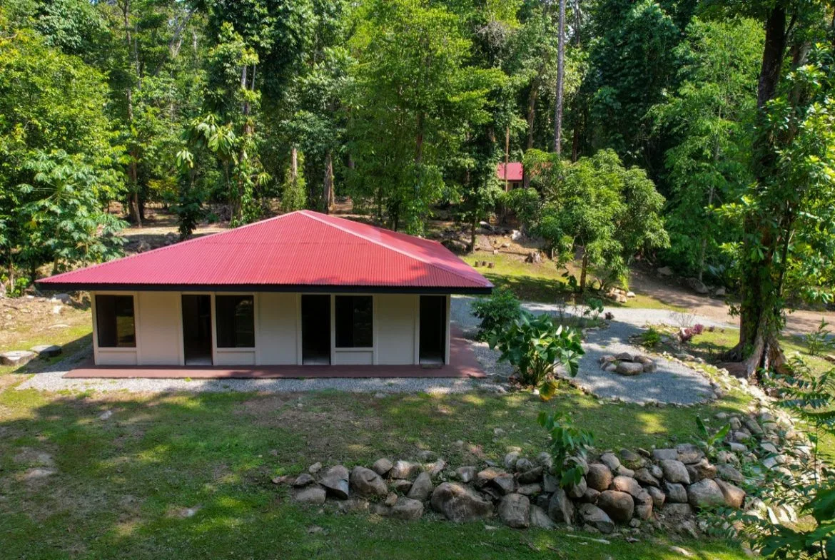 TROPICAL RIVERFRONT ESTATE IN CINCO VENTANAS – 5.65 ACRES WITH MULTIPLE HOMES, BUILD SITES & JUNGLE OASIS, photo 6