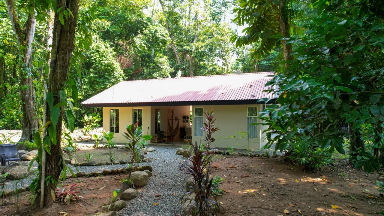 TROPICAL RIVERFRONT ESTATE IN CINCO VENTANAS – 5.65 ACRES WITH MULTIPLE HOMES, BUILD SITES & JUNGLE OASIS, photo 7