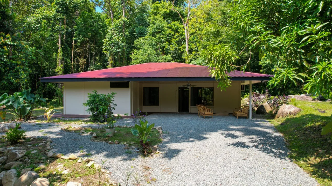 TROPICAL RIVERFRONT ESTATE IN CINCO VENTANAS – 5.65 ACRES WITH MULTIPLE HOMES, BUILD SITES & JUNGLE OASIS, photo 9