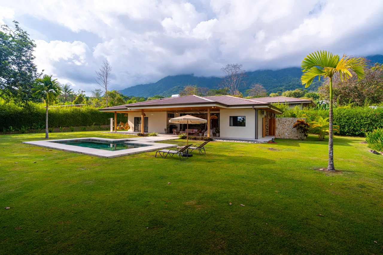 Modern Tropical Retreat / Ocean & MNT Views / Private Oasis